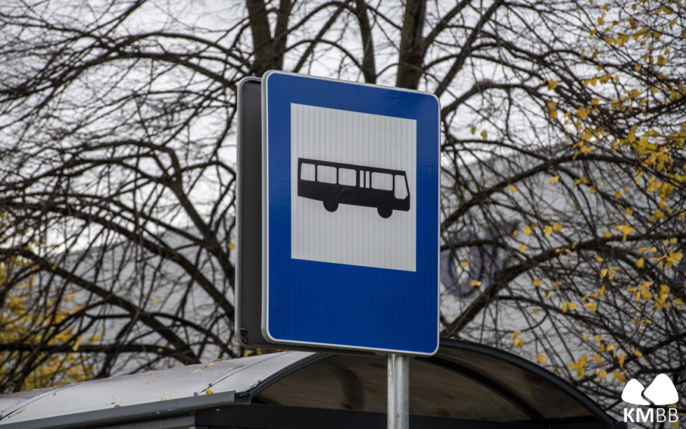 Na zdjęciu znak przystanku 