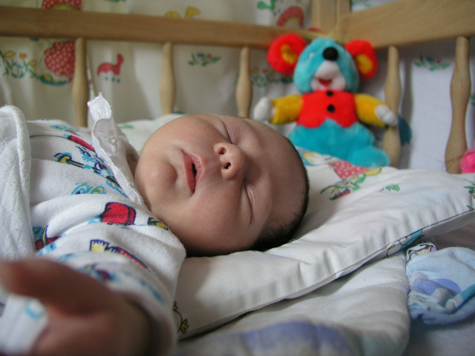 Na zdjęciu małe dziecko 