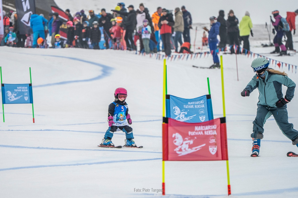Na zdjęciu narciarze 
