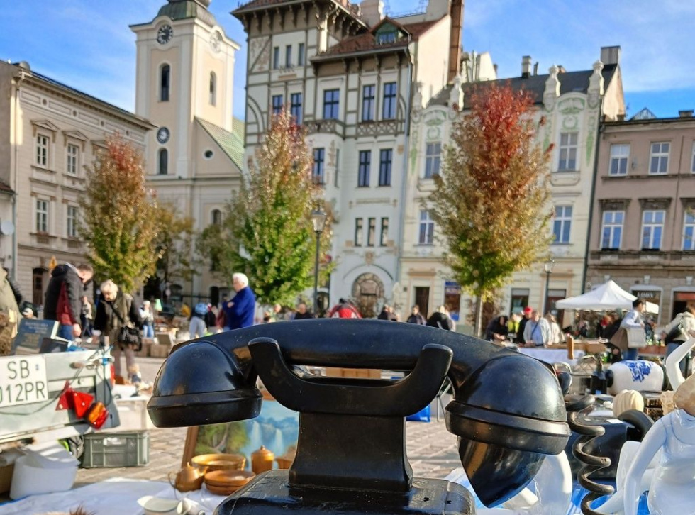 Na zdjęciu giełda staroci w Białej 