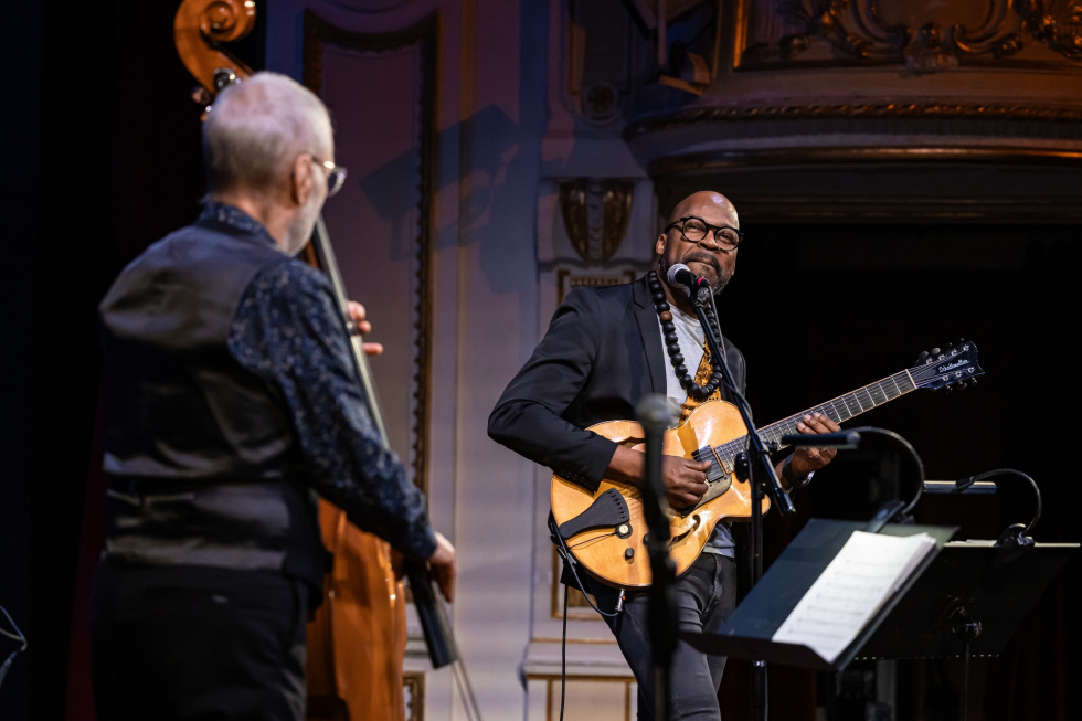 Na zdjęciu Dave Holland i Lionel Loueke