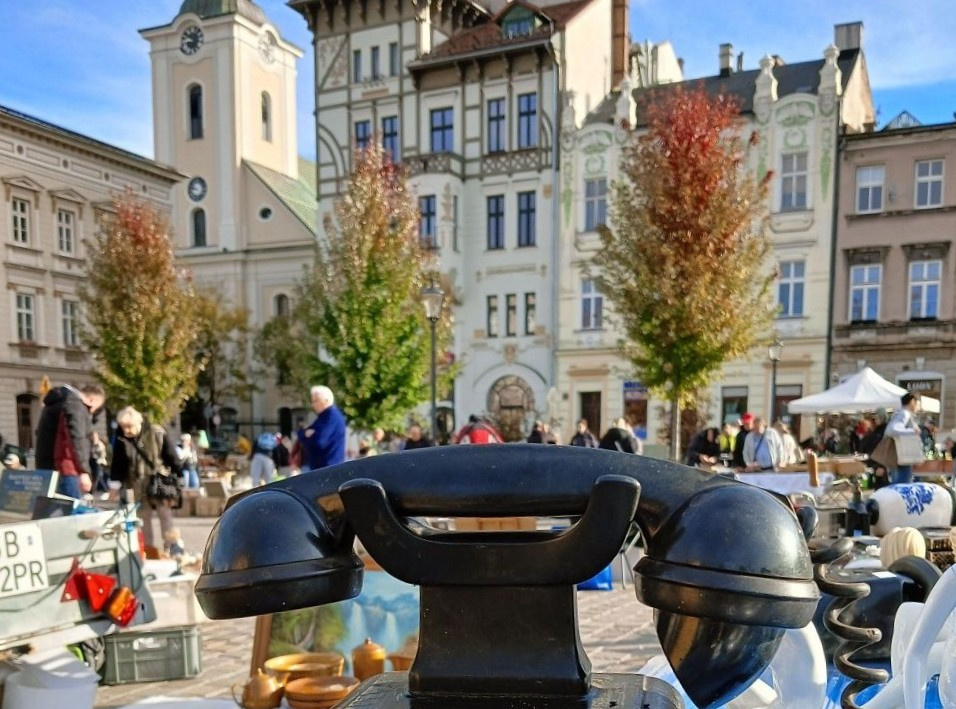 Na zdjęciu giełda staroci w Białej 