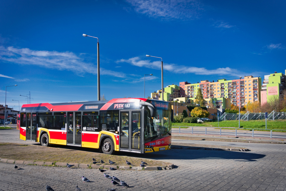 Na zdjęciu autobus na pętli 