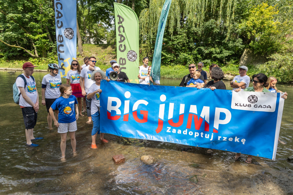Na zdjęciu Big Jump na d rzeką Białą