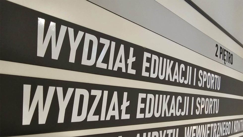 Na zdjęciu napis Wydział Edukacji i Sportu