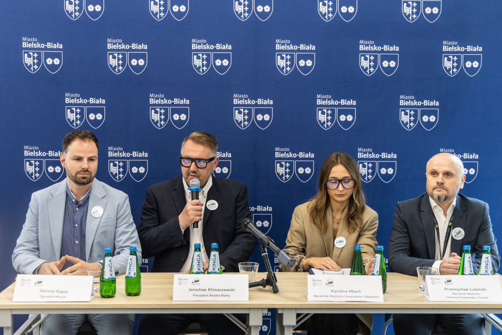 na zdjęciu osoby podczas konferencji