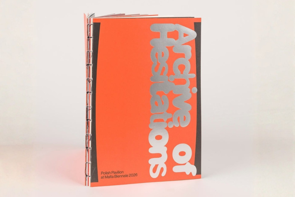 Na zdjęciu publikacja Archive of Hesitations / Archiwum wahań