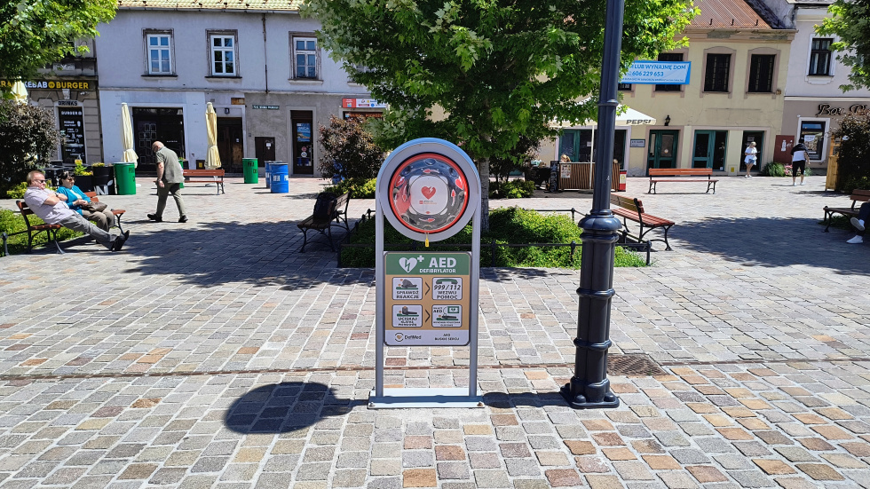 Na zdjęciu działający defibrylator