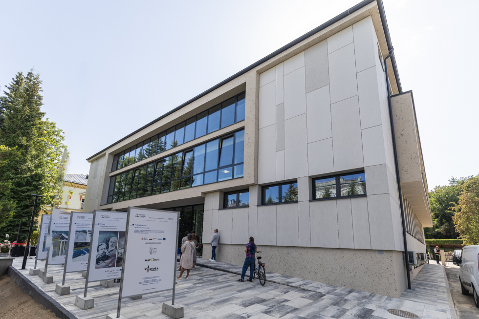 Na zdjęciu Książnica Beskidzka, na którą można głosować w konkursie Modernizacja Roku