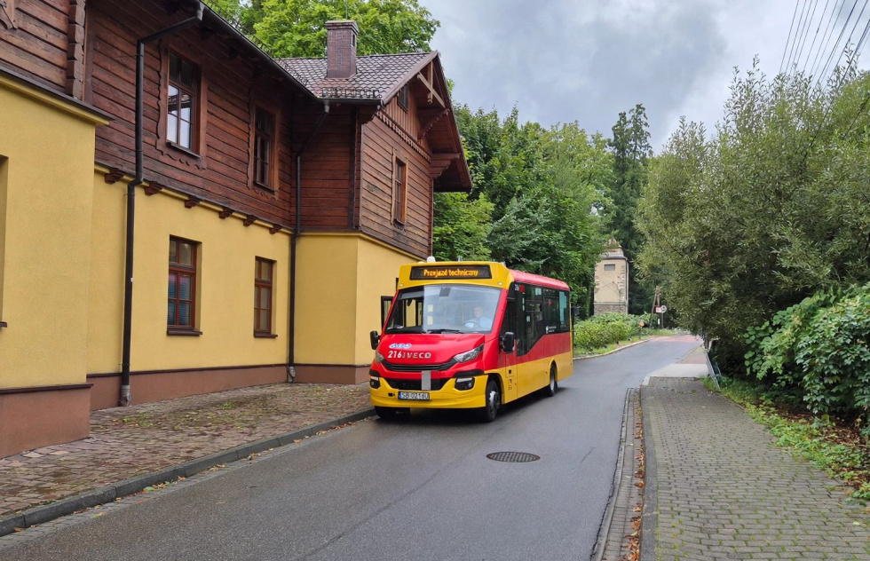 Na zdjęciu autobus 