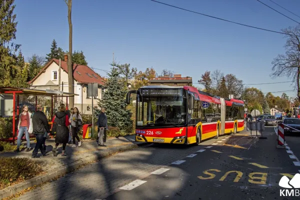 Na zdjęciu autobus 