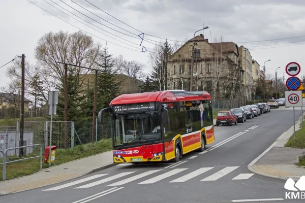 Na zdjęciu autobus 