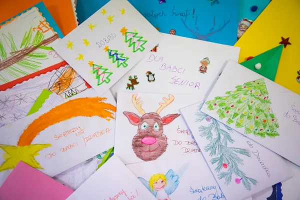 Na zdjęciu kartki dla seniorów 