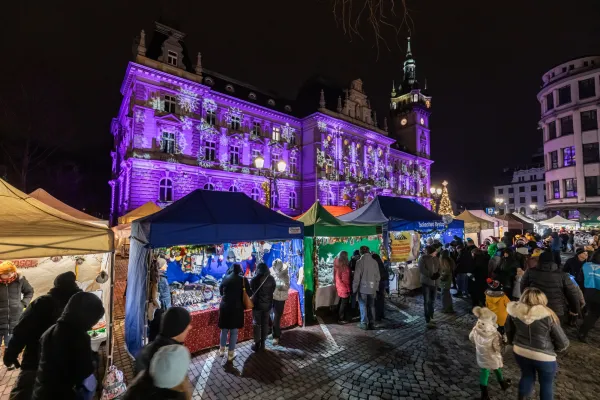 Jarmark bożonarodzeniowy przed Ratuszem 