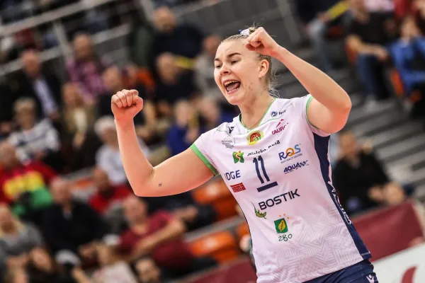 na zdjęciu siatkarka