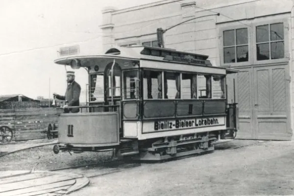 Na zdjęciu tramwaj 