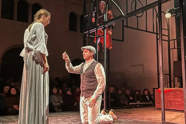 Na zdjęciu scena ze spektaklu