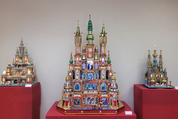 Na zdjęciu fragment wystawy szopek 