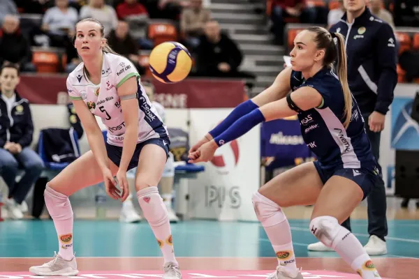 na zdjęciu siatkarki 