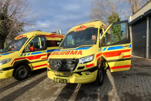 Na zdjęciu nowe karetki 