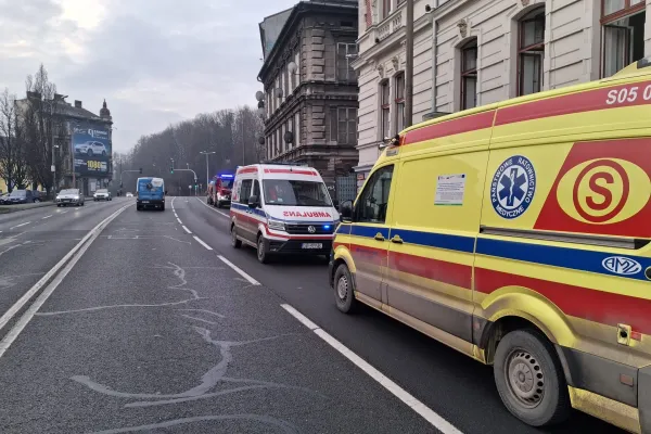 Na zdjęciu samochody na ulicy 