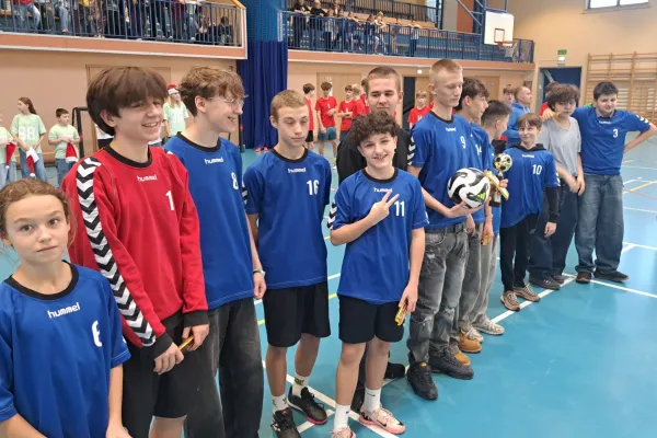 Na zdjęciu finaliści turnieju