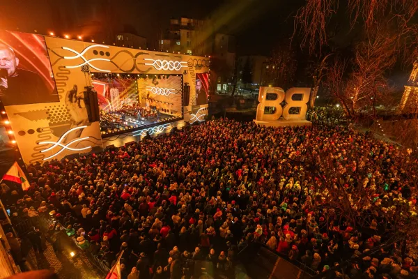 Na zdjęciu Plac Ratuszowy podczas koncertu inauguracyjnego