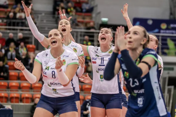 na zdjęciu siatkarki