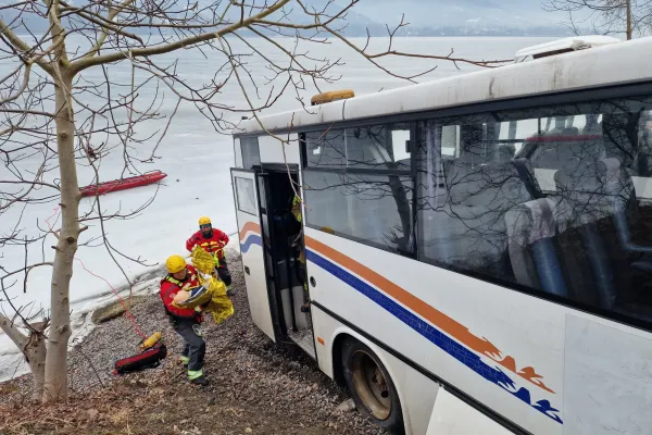 Na zdjęciu działania ratownicze nad Jeziorem Żywieckim 