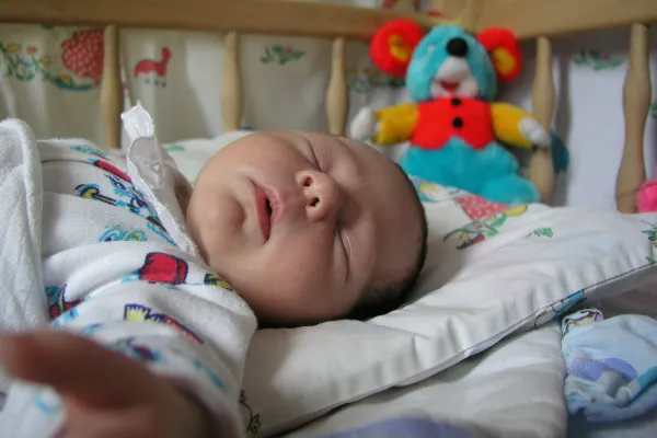 Na zdjęciu małe dziecko 