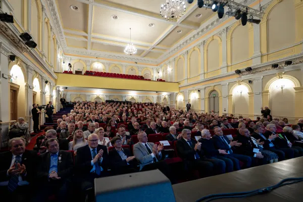 Na zdjęciu uczestnicy uroczystości 