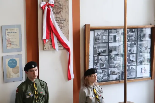 Na zdjęciu tablica w Przemysłówce