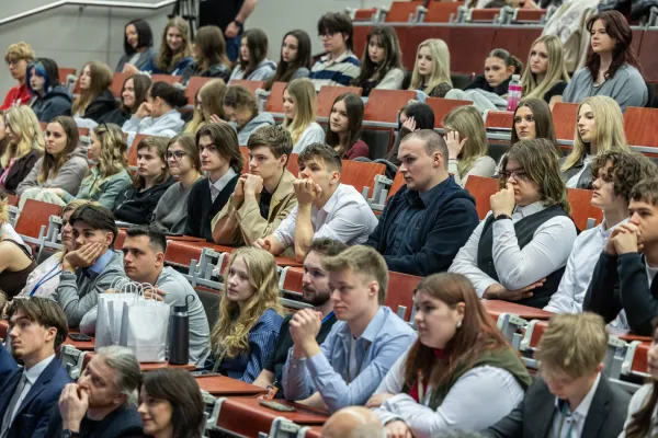 Na zdjęciu młodzi ludzie podczas kongresu 