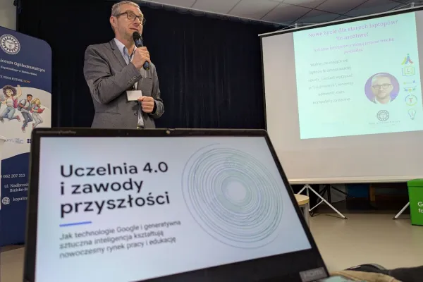 Na zdjęciu jeden z prelegentów konferencji 
