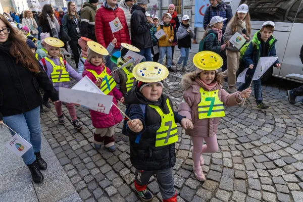 na zdjęciu dzieci