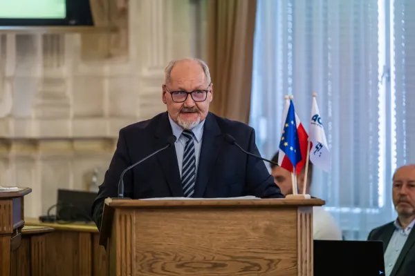na zdjęciu prezes
