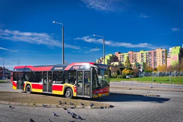 Na zdjęciu autobus na pętli 