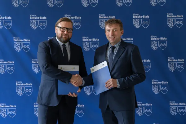 Na zdjęciu zastępca prezydenta miasta Adam Ruśniak i zastępca dyrektora ROPS Adrian Staroniek