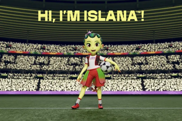 na zdjęciu maskotka