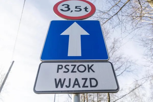 Na zdjęciu znak: wjazd do PSZOK