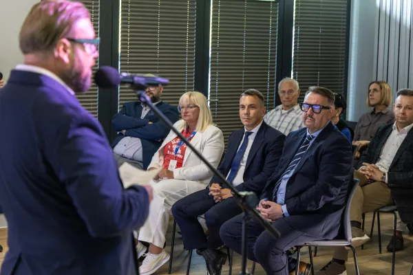 Na zdjęciu konferencja prasowa PSK