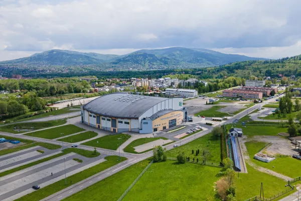Na zdjęciu hala pod Dębowcem 