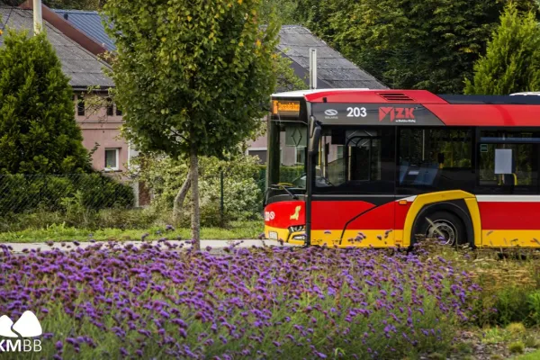 Na zdjęciu autobus 