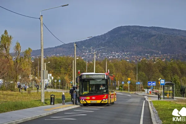 Na zdjęciu autobus 