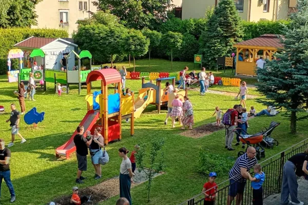 Na zdjęciu piknik w żłobku 