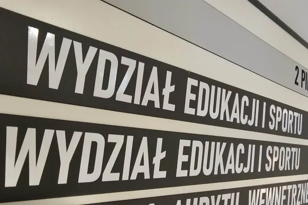 Na zdjęciu napis Wydział Edukacji i Sportu