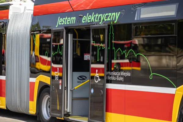 Na zdjęciu elektryczny autobus