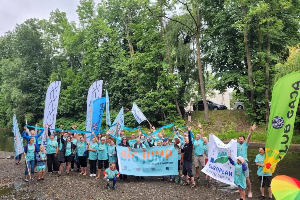 Na zdjęciu uczestnicy akcji Big Jump 