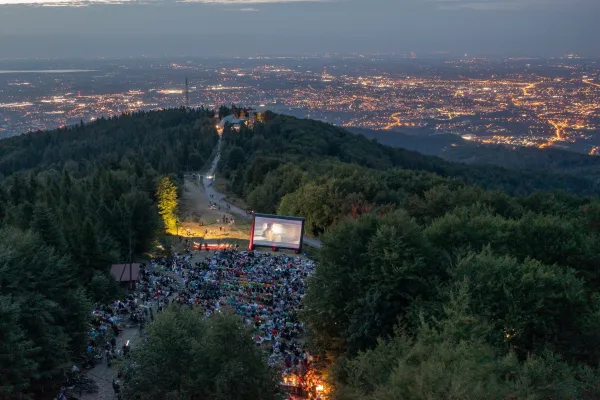 Na zdjęciu kino plenerowe na Szyndzielni 