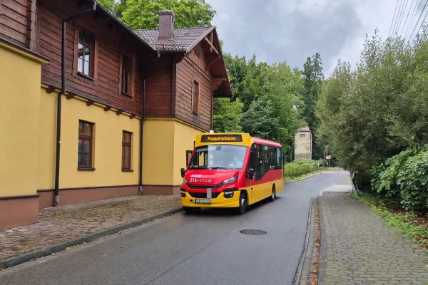 Na zdjęciu autobus 